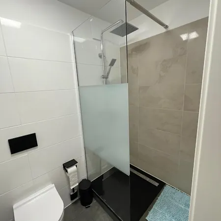 Aviators - Premium Guest house *